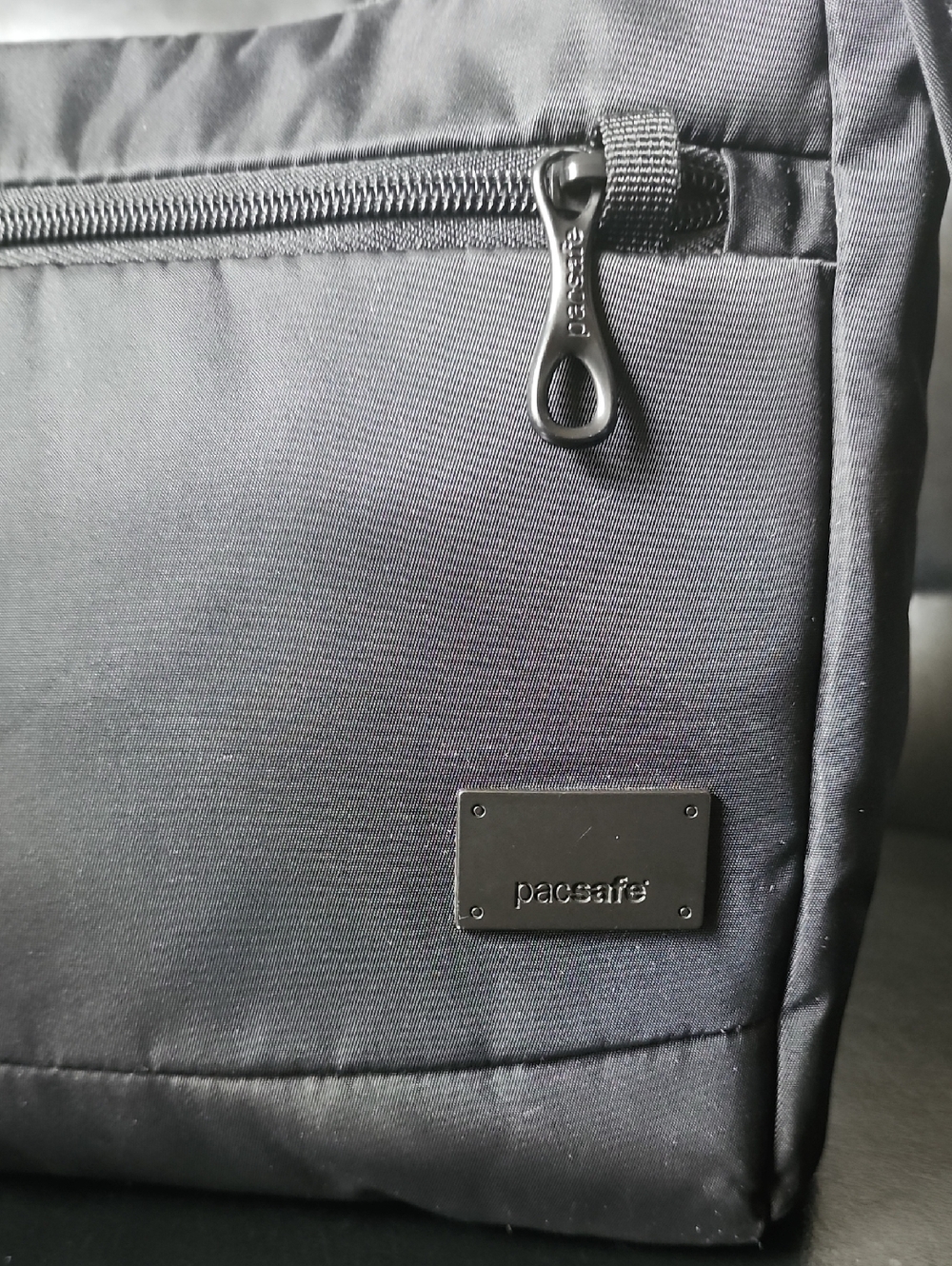 Pacsafe Citysafe Anti-theft Black Nylon Crossbody Purse Bag RFID CS Series CS100 - Picture 2 of 13